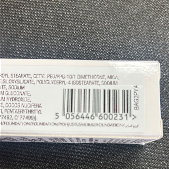 Charlotte Tilbury Beautiful Skin Foundation 5 Neutral - Picture 3 of 3